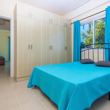 Special Class Sanctuary Cove B5 Suite *